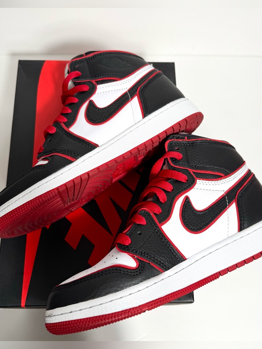 Jordan 1 Retro High OG ‘Bloodline’ 2019 Size 5.5Y Women’s 7 Excellent Condition